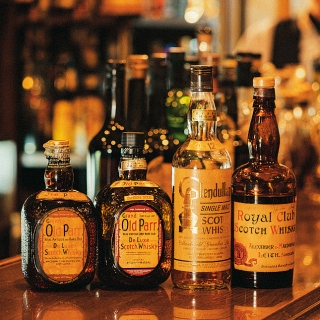 THE WHISKY BAR