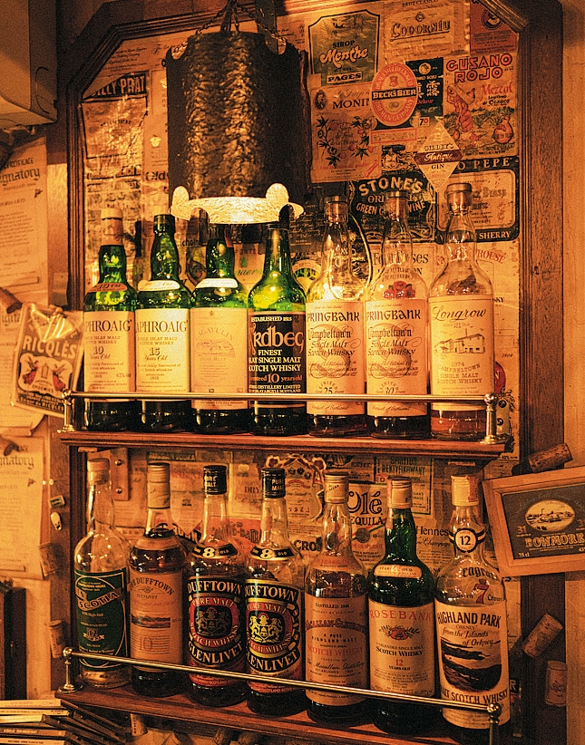 THE WHISKY BAR